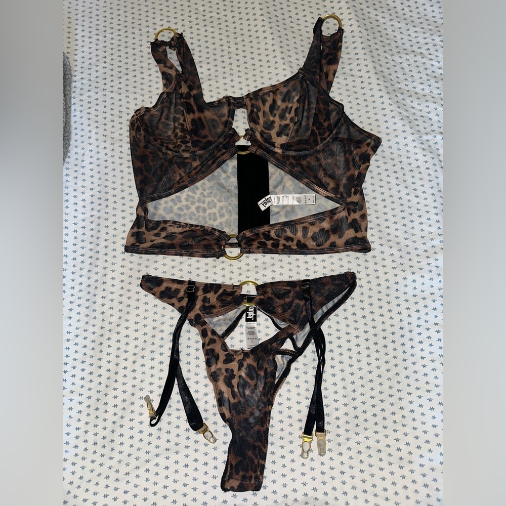 Leopard lingerie